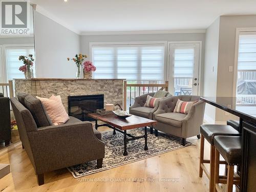 53C - 928 Queen Street W, Mississauga (Lorne Park), ON - Indoor Photo Showing Living Room With Fireplace