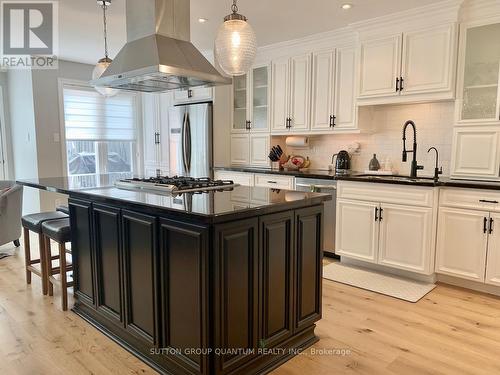 53C - 928 Queen Street W, Mississauga, ON - Indoor Photo Showing Kitchen With Upgraded Kitchen