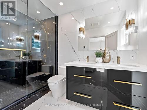 734 Royal York Road, Toronto (Stonegate-Queensway), ON - Indoor Photo Showing Bathroom