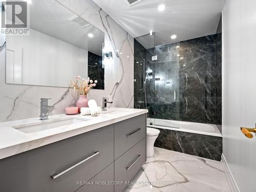 734 Royal York Road, Toronto (Stonegate-Queensway), ON - Indoor Photo Showing Bathroom