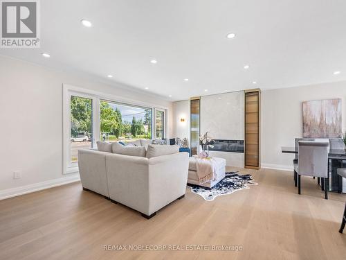 734 Royal York Road, Toronto (Stonegate-Queensway), ON - Indoor Photo Showing Living Room