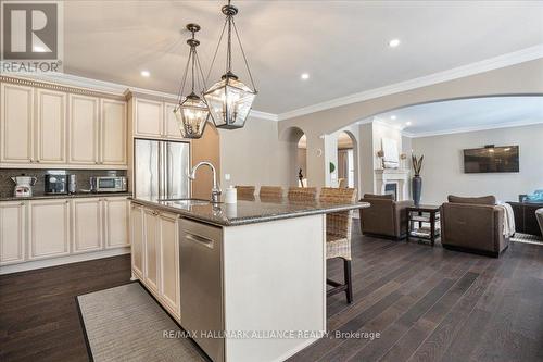 751 Merlot Court, Mississauga, ON - Indoor Photo Showing Kitchen With Upgraded Kitchen