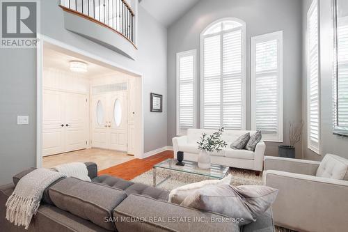 1206 Mount Vernon Street, Mississauga, ON - Indoor Photo Showing Living Room