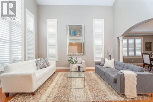 1206 Mount Vernon Street, Mississauga, ON - Indoor Photo Showing Living Room