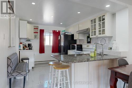 157 - 180 Mississauga Valley Boulevard, Mississauga, ON - Indoor Photo Showing Kitchen