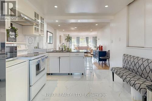 157 - 180 Mississauga Valley Boulevard, Mississauga, ON - Indoor Photo Showing Kitchen