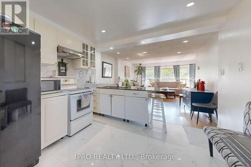 157 - 180 Mississauga Valley Boulevard, Mississauga (Cooksville), ON - Indoor Photo Showing Kitchen