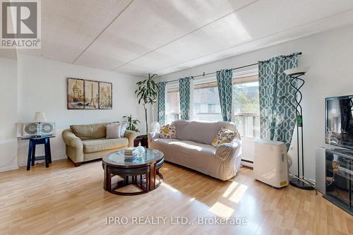 157 - 180 Mississauga Valley Boulevard, Mississauga, ON - Indoor Photo Showing Living Room