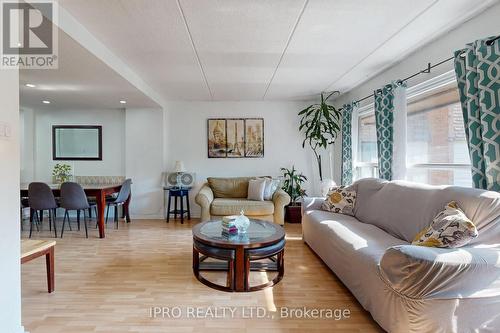 157 - 180 Mississauga Valley Boulevard, Mississauga (Cooksville), ON - Indoor Photo Showing Living Room