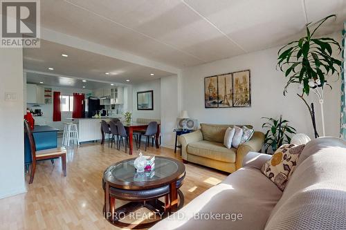 157 - 180 Mississauga Valley Boulevard, Mississauga (Cooksville), ON - Indoor Photo Showing Living Room