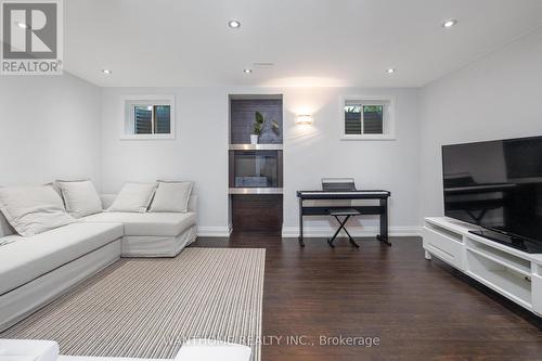 2191 Turnberry Road, Burlington (Rose), ON - Indoor Photo Showing Living Room