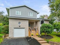 17 Castleton Crescent  Dartmouth, NS B2X 3N9