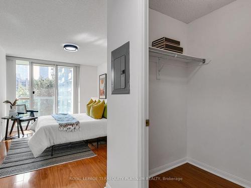 411-109 Front St E, Toronto, ON - Indoor Photo Showing Bedroom