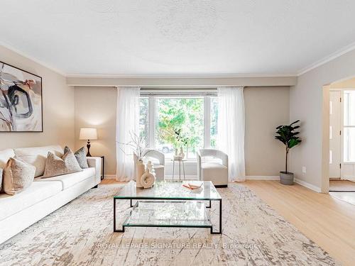 84 Hart Ave, Toronto, ON - Indoor Photo Showing Living Room