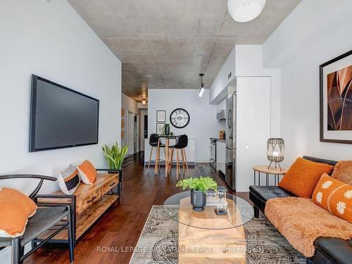 208`-1190 Dundas St E, Toronto, ON - Indoor Photo Showing Living Room