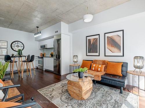 208`-1190 Dundas St E, Toronto, ON - Indoor Photo Showing Living Room