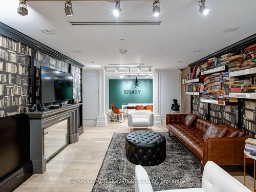 208`-1190 Dundas St E, Toronto, ON - Indoor Photo Showing Living Room