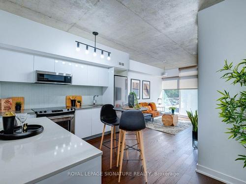 208`-1190 Dundas St E, Toronto, ON - Indoor Photo Showing Kitchen