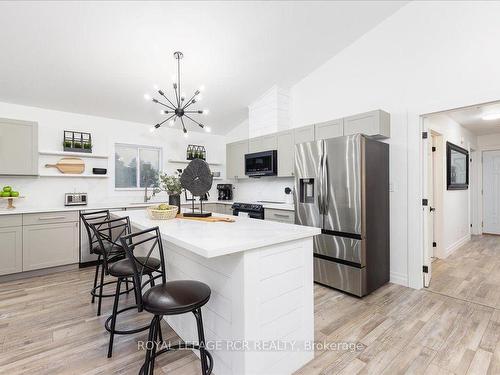 395 Sandford Rd, Uxbridge, ON - Indoor Photo Showing Kitchen With Upgraded Kitchen