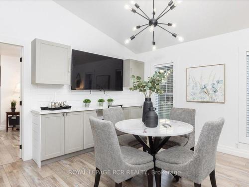 395 Sandford Rd, Uxbridge, ON - Indoor Photo Showing Dining Room