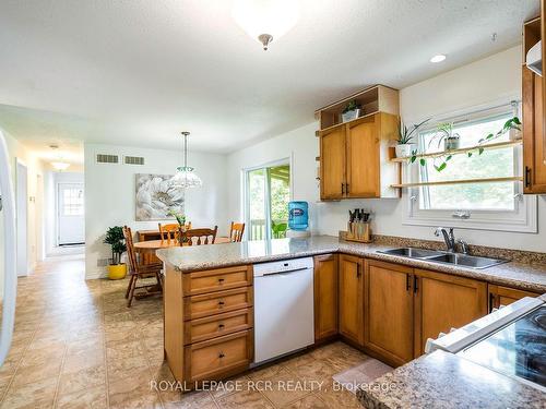 18637 Hurontario St, Caledon, ON - Indoor Photo Showing Kitchen With Double Sink