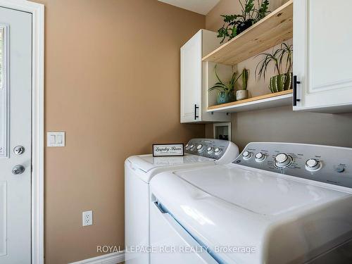 18637 Hurontario St, Caledon, ON - Indoor Photo Showing Laundry Room