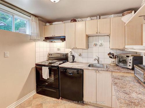 3157 The Credit Woodlands, Mississauga, ON - Indoor Photo Showing Kitchen