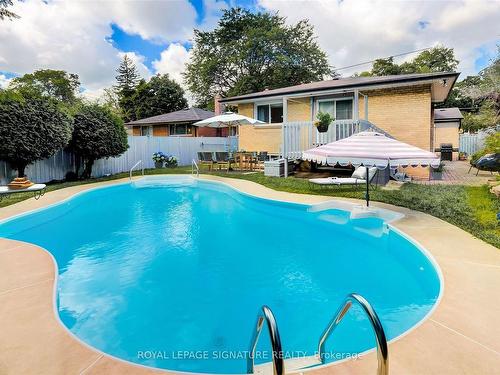 3157 The Credit Woodlands, Mississauga, ON - Outdoor With In Ground Pool With Backyard