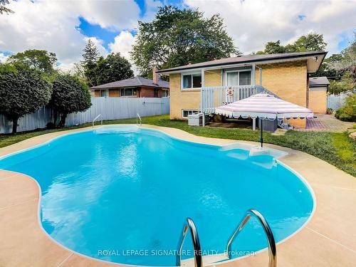 3157 The Credit Woodlands, Mississauga, ON - Outdoor With In Ground Pool With Backyard