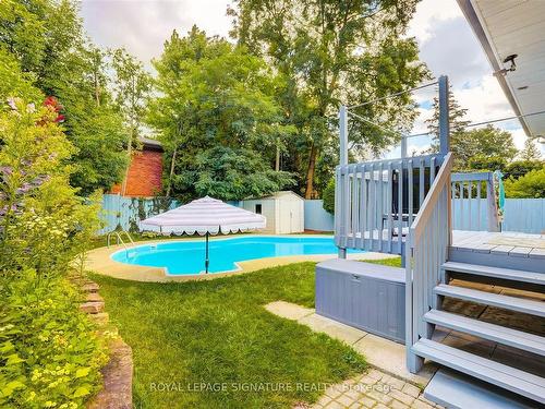 3157 The Credit Woodlands, Mississauga, ON - Outdoor With In Ground Pool