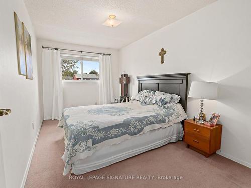 28 Lindridge Ave, Brampton, ON - Indoor Photo Showing Bedroom