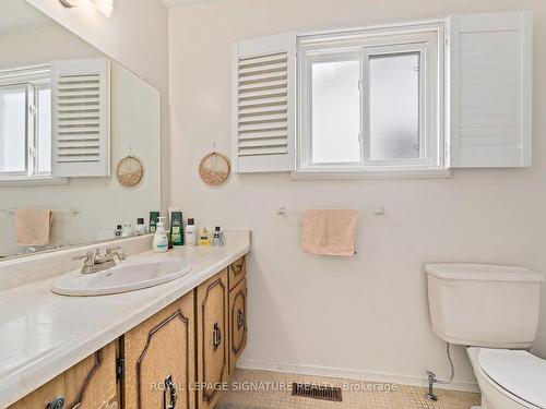 28 Lindridge Ave, Brampton, ON - Indoor Photo Showing Bathroom