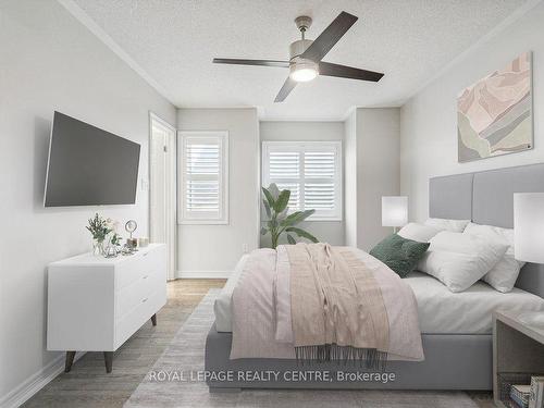 3946 Leonardo St, Burlington, ON - Indoor Photo Showing Bedroom