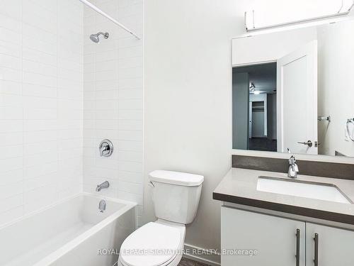 B103-46 Panorama Crt, Toronto, ON - Indoor Photo Showing Bathroom