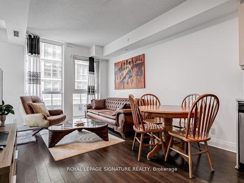 412-17 Zorra St, Toronto, ON - Indoor Photo Showing Living Room