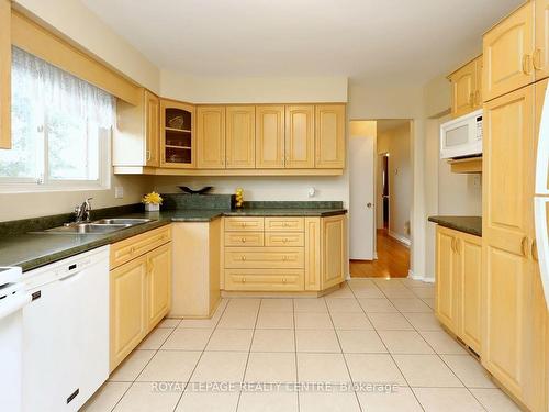 3540 Queenston Dr, Mississauga, ON - Indoor Photo Showing Kitchen With Double Sink