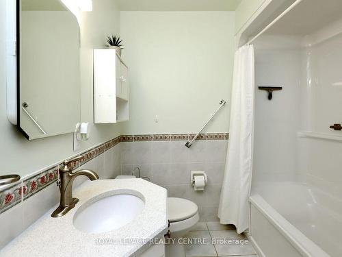 3540 Queenston Dr, Mississauga, ON - Indoor Photo Showing Bathroom