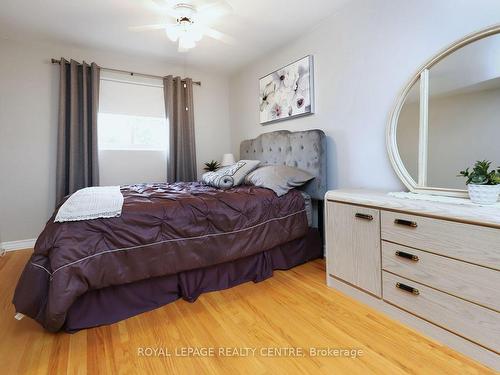 3540 Queenston Dr, Mississauga, ON - Indoor Photo Showing Bedroom