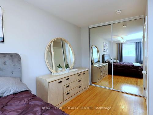 3540 Queenston Dr, Mississauga, ON - Indoor Photo Showing Bedroom