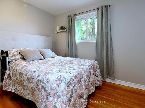 3540 Queenston Dr, Mississauga, ON - Indoor Photo Showing Bedroom