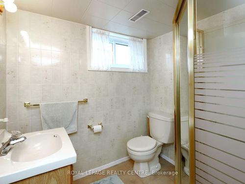 3540 Queenston Dr, Mississauga, ON - Indoor Photo Showing Bathroom