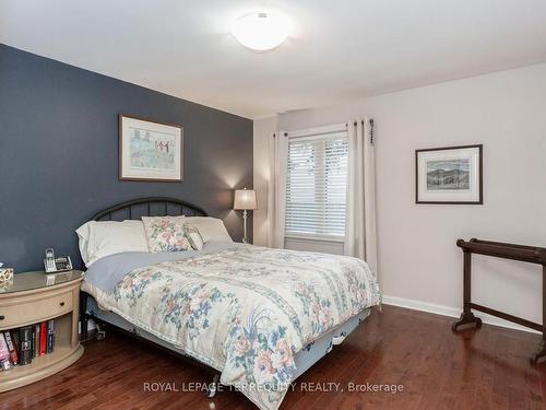 1319 Tyandaga Park Dr, Burlington, ON - Indoor Photo Showing Bedroom