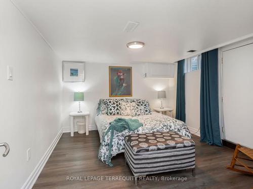 1319 Tyandaga Park Dr, Burlington, ON - Indoor Photo Showing Bedroom