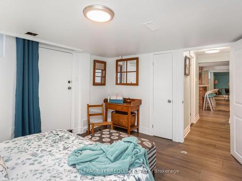 1319 Tyandaga Park Dr, Burlington, ON - Indoor Photo Showing Bedroom