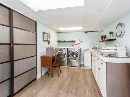 1319 Tyandaga Park Dr, Burlington, ON - Indoor Photo Showing Laundry Room