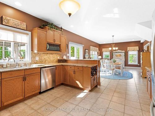 65 Madill Dr, Mono, ON - Indoor Photo Showing Kitchen With Double Sink