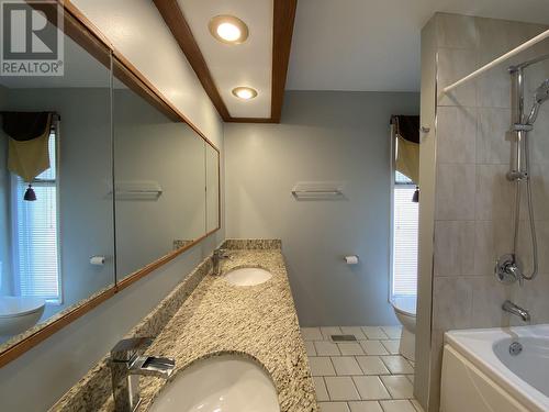 6212 Gordon Avenue, Burnaby, BC - Indoor Photo Showing Bathroom