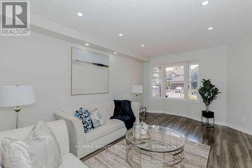 1752 Broadoak Crescent, Pickering, ON - Indoor Photo Showing Living Room