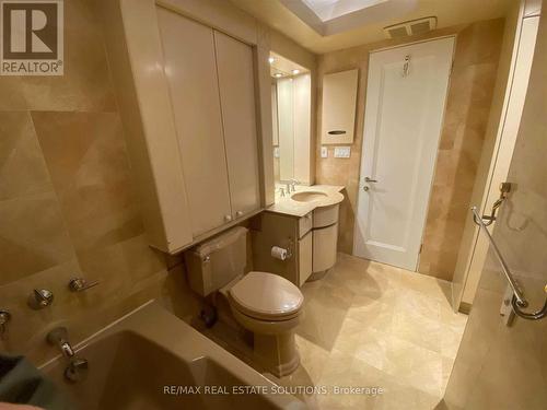 1010 - 360 Bloor Street E, Toronto (Rosedale-Moore Park), ON - Indoor Photo Showing Bathroom