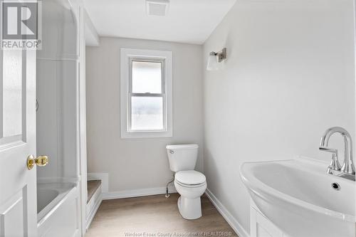 535-541 Pine Street, Windsor, ON - Indoor Photo Showing Bathroom